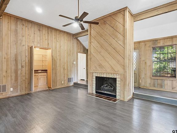 4th image of 1206 Hampton Ln