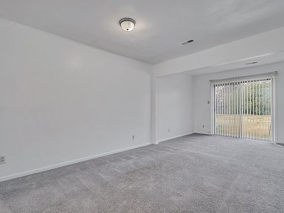 3rd image of 2760 Peach St