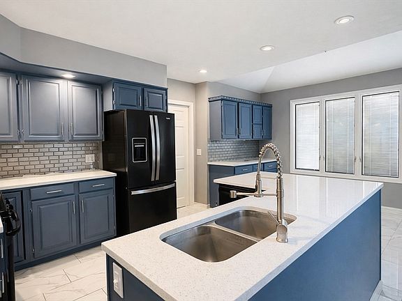 4th image of 182 Marsden St