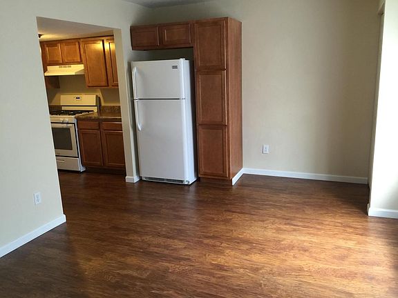 2nd image of 1607 Hill St APT 9