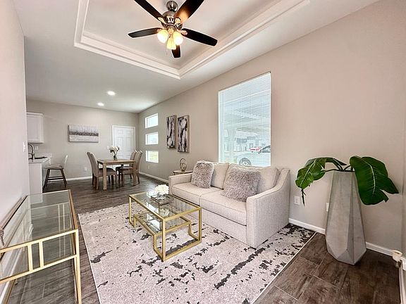 4th image of 420 E Acacia Ave #3
