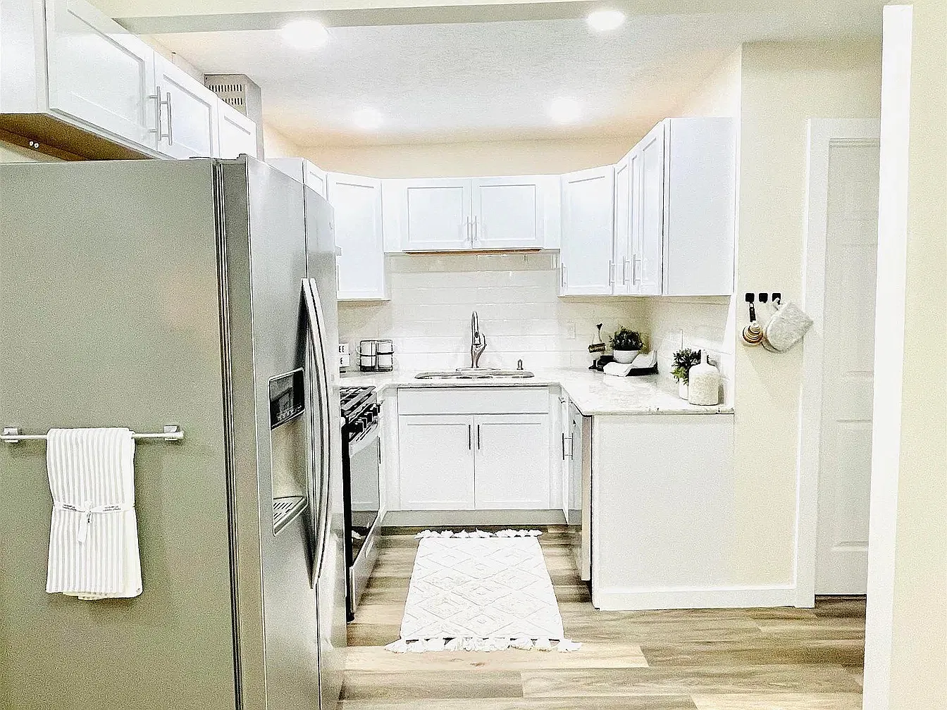 3 bed, 1952 sqft, $1,700 — Photo 3