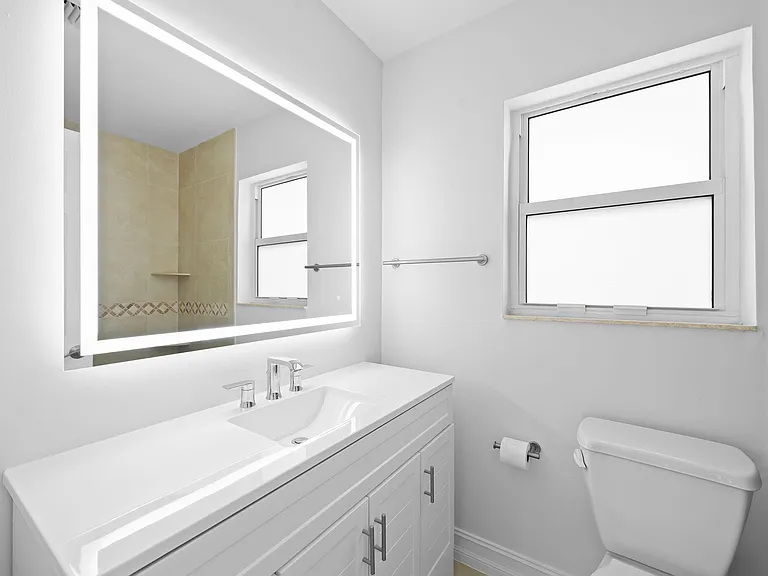 580 SE 5th St — Photo 14
