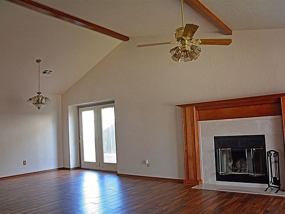 2nd image of 704 NW Micklegate Blvd