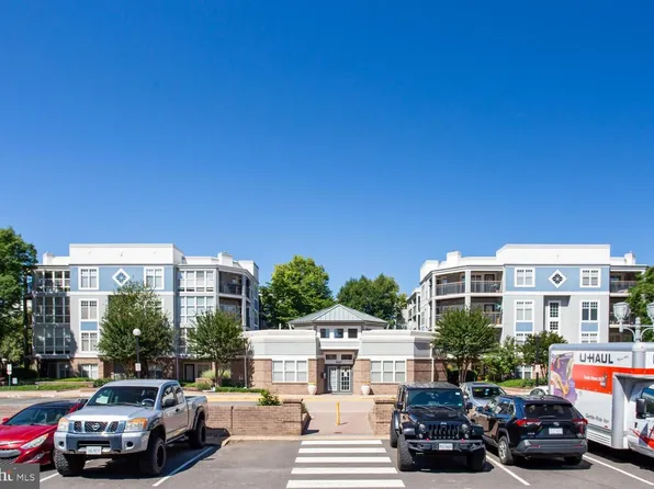 5563 Seminary Rd APT 406, Falls Church, VA 22041
