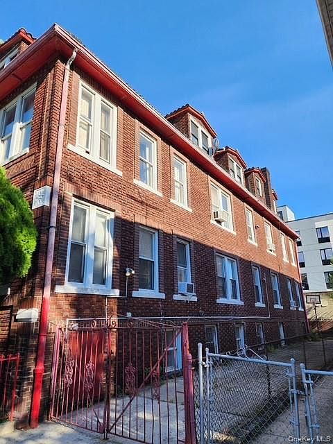 Building Photo 3