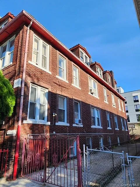 Building Photo 3