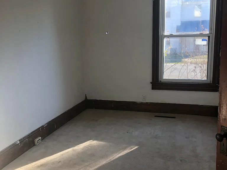 126 Larkins St — Photo 7
