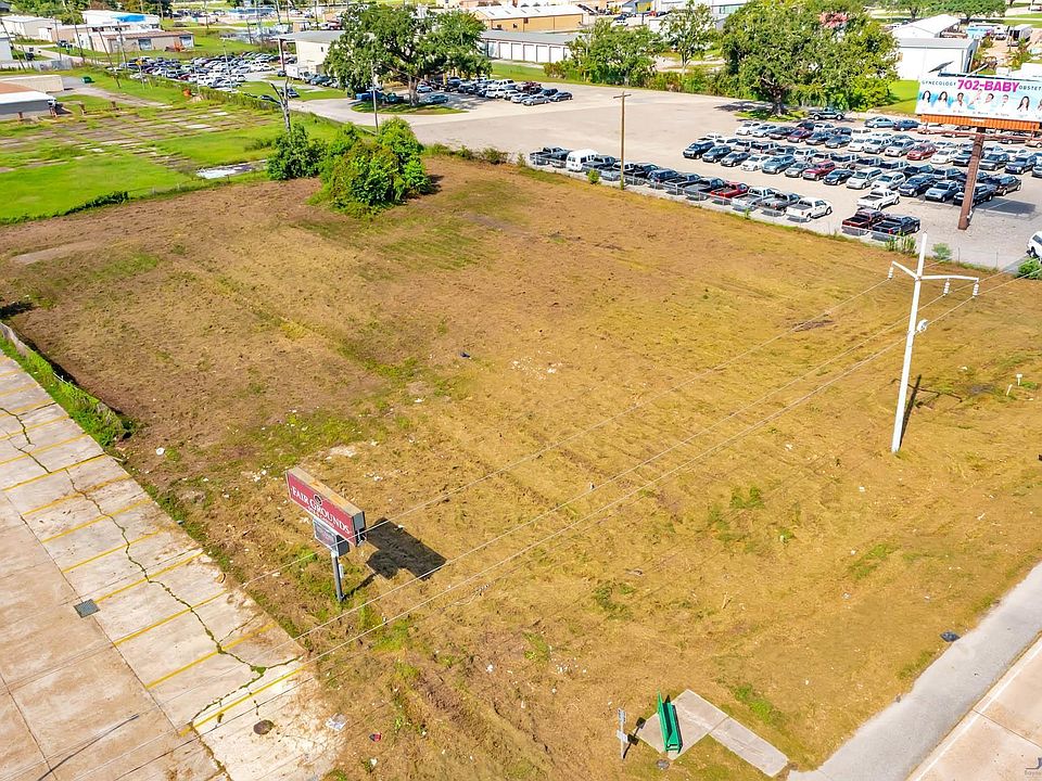 2nd image of 1105 W Tunnel Blvd