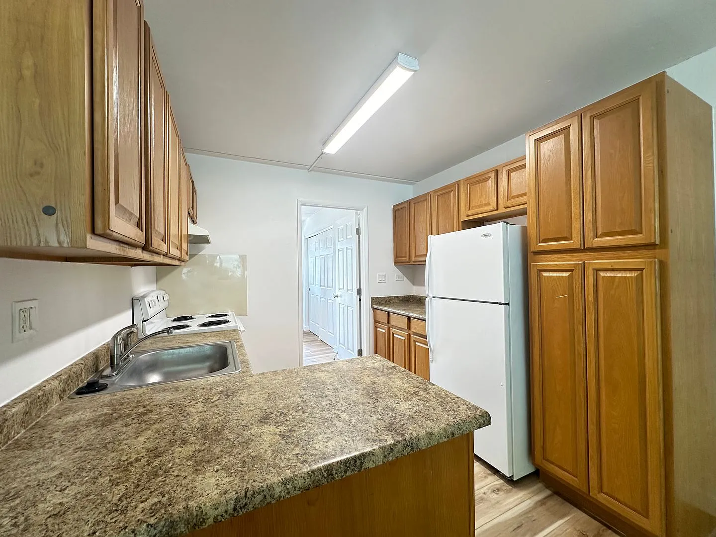 1 Bedroom 1 Bath in Wailuku — Photo 3