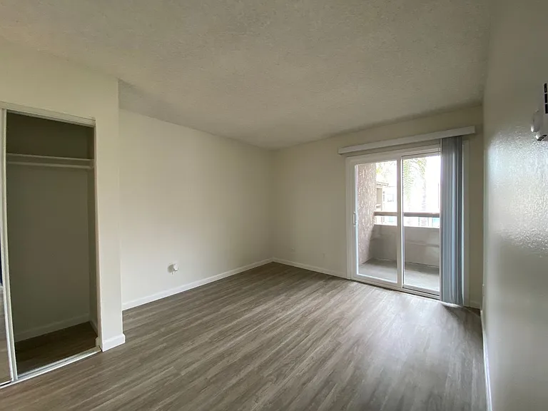 Cabana Apartments — Photo 10