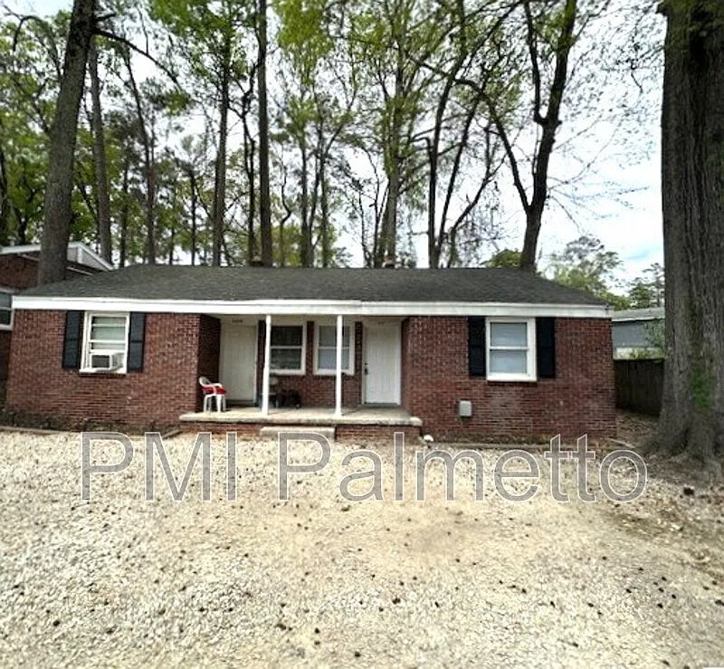 2 bed, 1.0 bath, 900 sqft, $1,100 — Photo 1