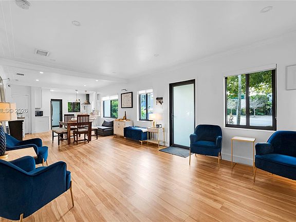 5th image of 375 SW 32nd Rd