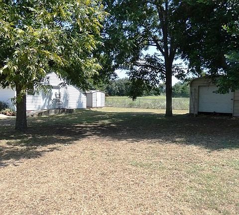 5th image of 221 W Scruggs St