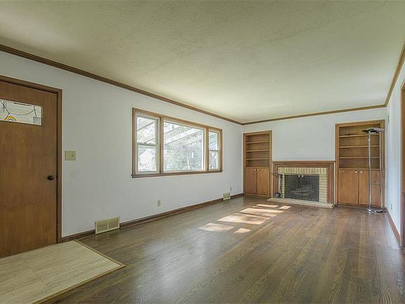 4th image of 1204 E 108th St