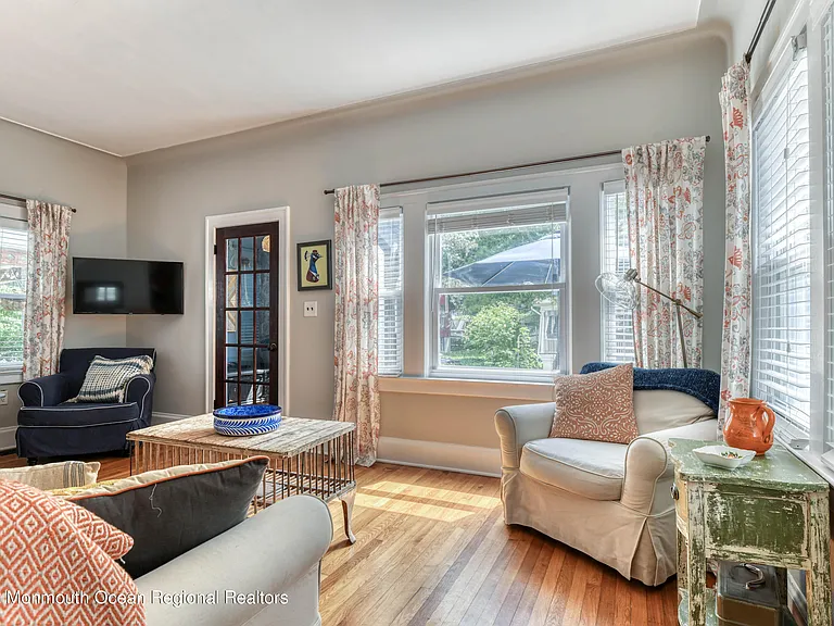 1505 Emory St #WINTER RENTAL — Photo 9