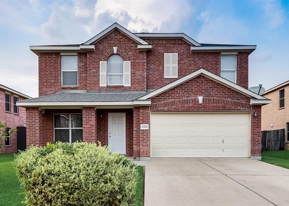 1st image of 2424 Canyon Springs Dr