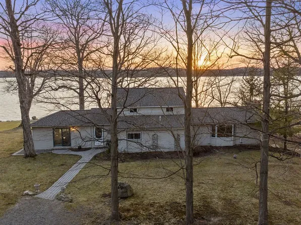 7277 Farnham Rd, Memphis, NY 13112