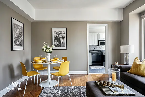 Sold by Warburg | media 4