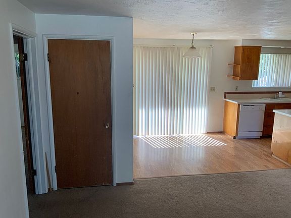 4th image of 2358 Crescent Ave