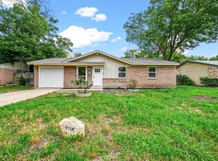 306 W Dorris Dr, Grand Prairie, TX 75051