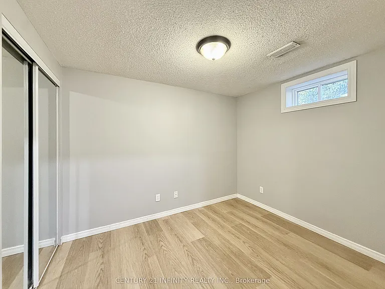 979 Redbird Cres #BASEMENT — Photo 10
