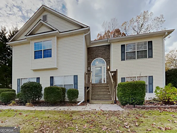 3931 Robindale Dr, Douglasville, GA 30135