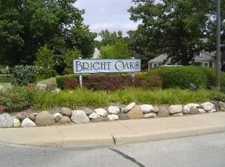 32 Bright Oaks Cir, Cary, IL 60013