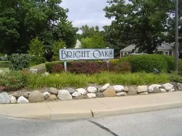 32 Bright Oaks Cir, Cary, IL 60013