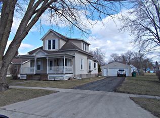 210 8th Ave NW, Independence, IA 50644