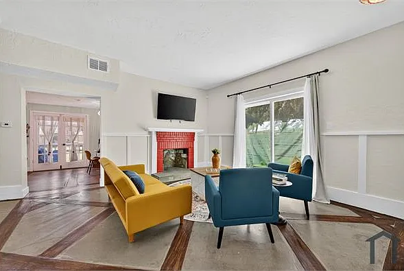 807 S Beach St — Photo 4