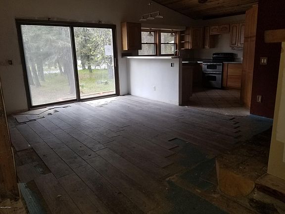4th image of 5465 Chalet Dr