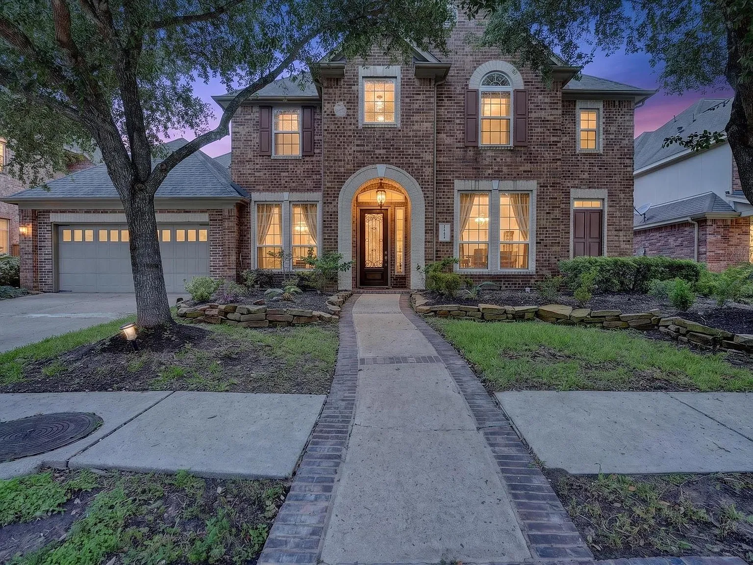 5 bed, 4.5 bath, 4221 sqft, $4,200 — Photo 1