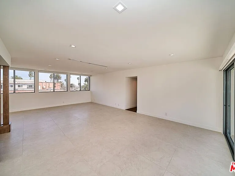 145 S Maple Dr #401 — Photo 5