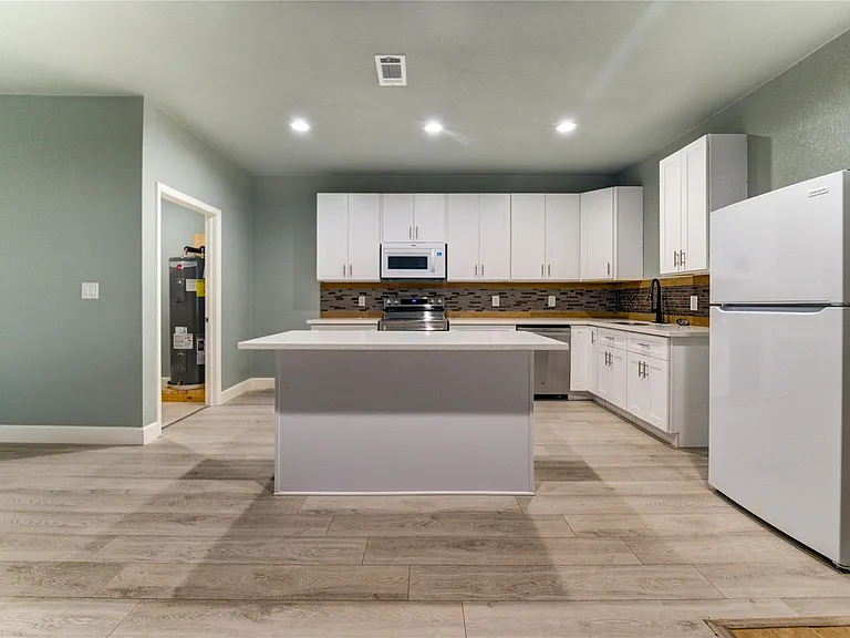 4323 Continental Dr — Photo 8