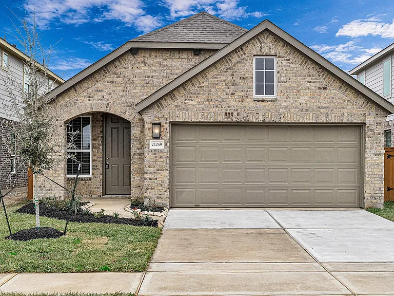 21259 Shore Bluff Dr — Photo 1