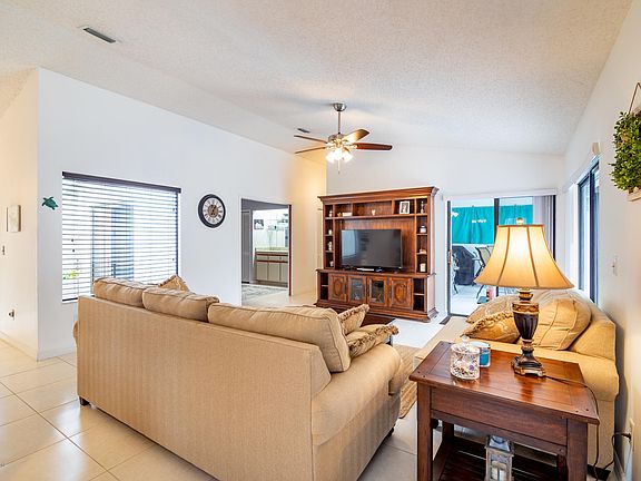 4th image of 317 Oak Haven Dr