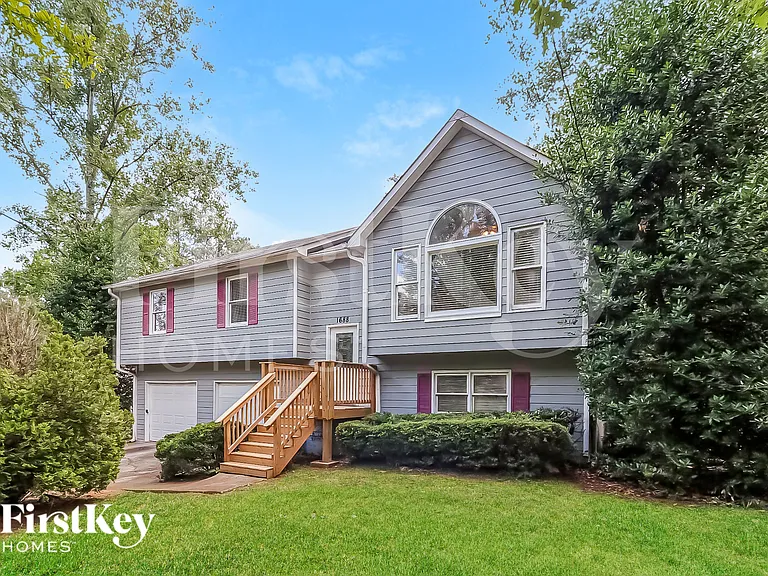1688 Independence Dr — Photo 2