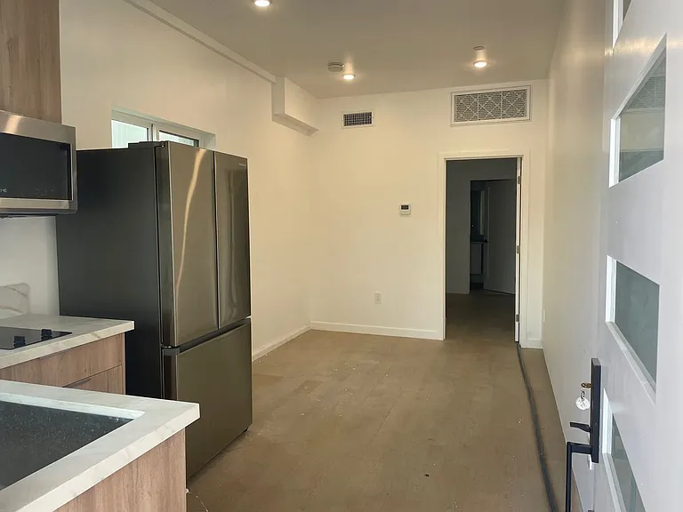1376 Edgecliffe Dr — Photo 18