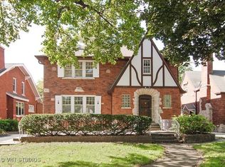 174 Akenside Rd, Riverside, IL 60546