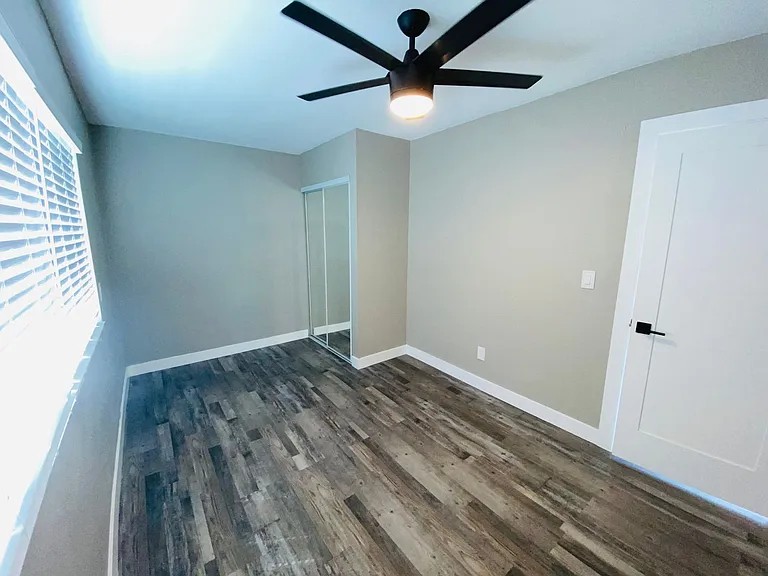 569 Park Way — Photo 5