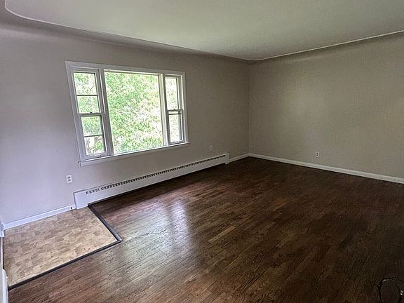 4th image of 3729-3731 Oakland Dr #4