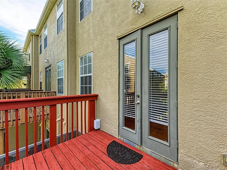 3047 Pointeview Dr — Photo 17