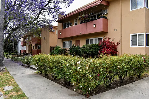 7140 Delongpre Avenue Apartments Photo 1