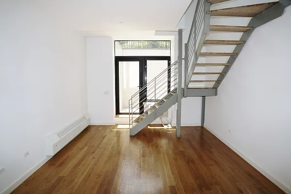 Rented by MNS | media 37