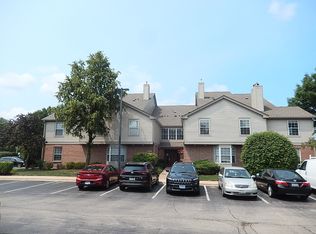 131 Crest Wood Ct APT 2, Schaumburg, IL 60195