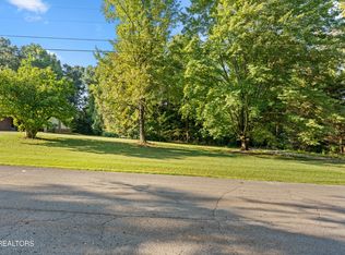 537 Bob White Dr, Loudon, TN 37774