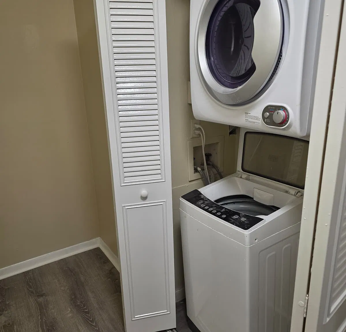 2 bed, 1055 sqft, $1,500 — Photo 3
