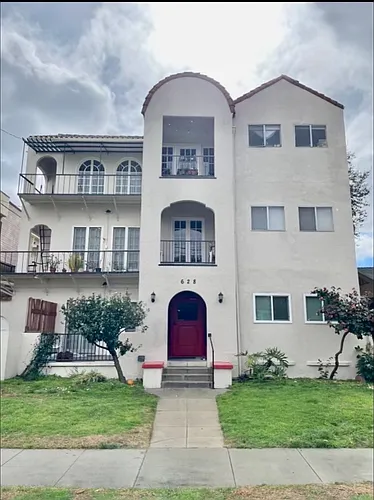 628 E Elk Ave #204 Photo 1
