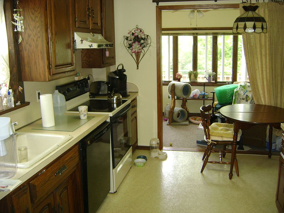 2nd image of 429 Sleight Ave